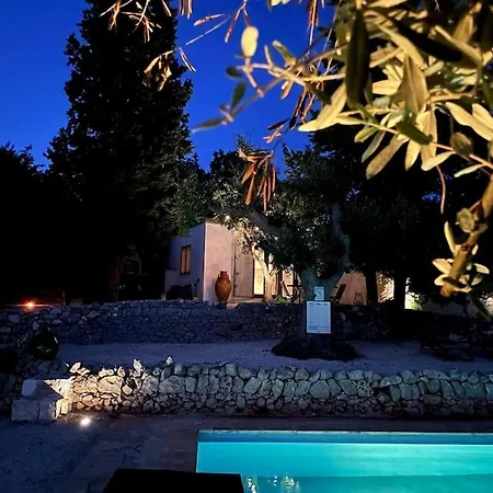 Old Trullo Casa Lucca וילה קרוביניו