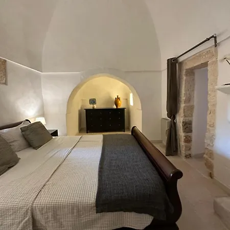 Old Trullo Casa Lucca * קרוביניו